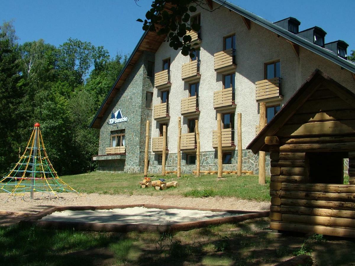 Profamily Hotel Top Benecko Buitenkant foto